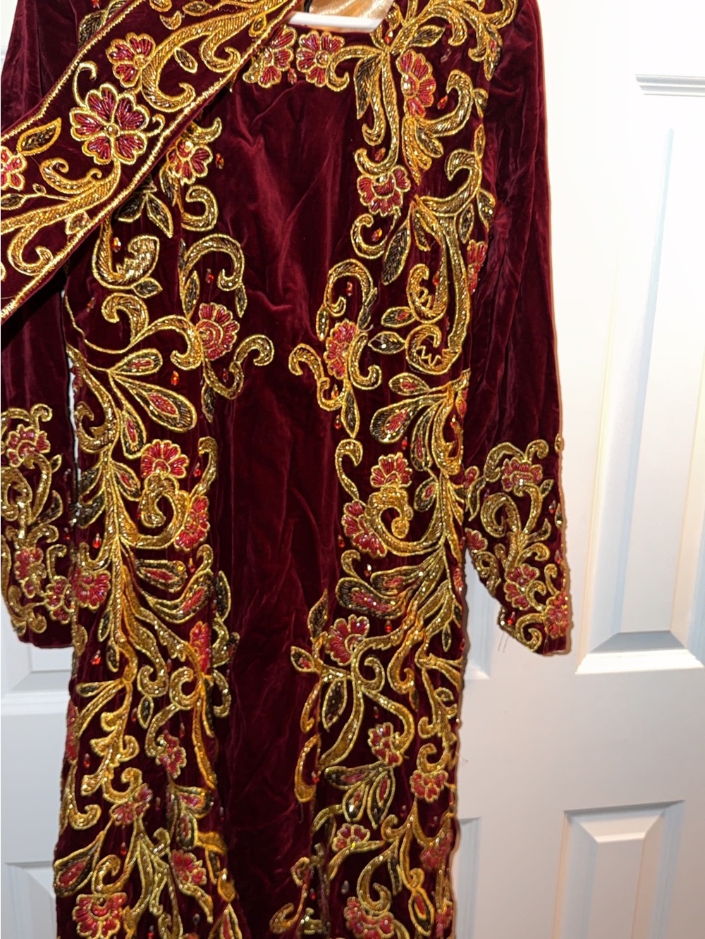 Women’s Burgundy Velvet thoub with Gold Embroidered Detail